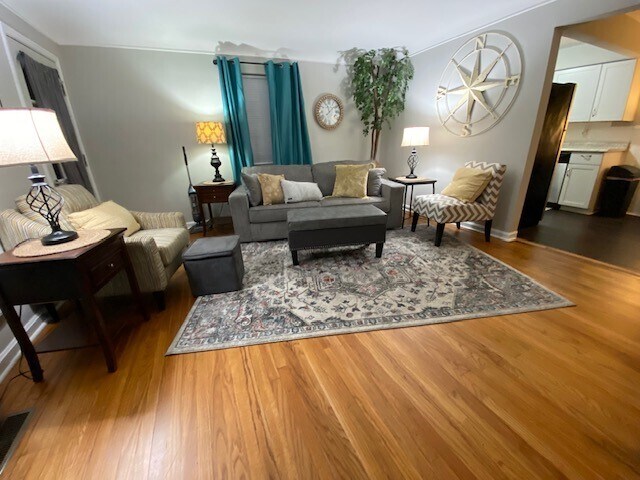 Sala de estar - 3870 Washington Ave