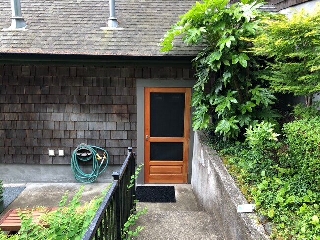 Entrance - 2333 NW Aspen Ave