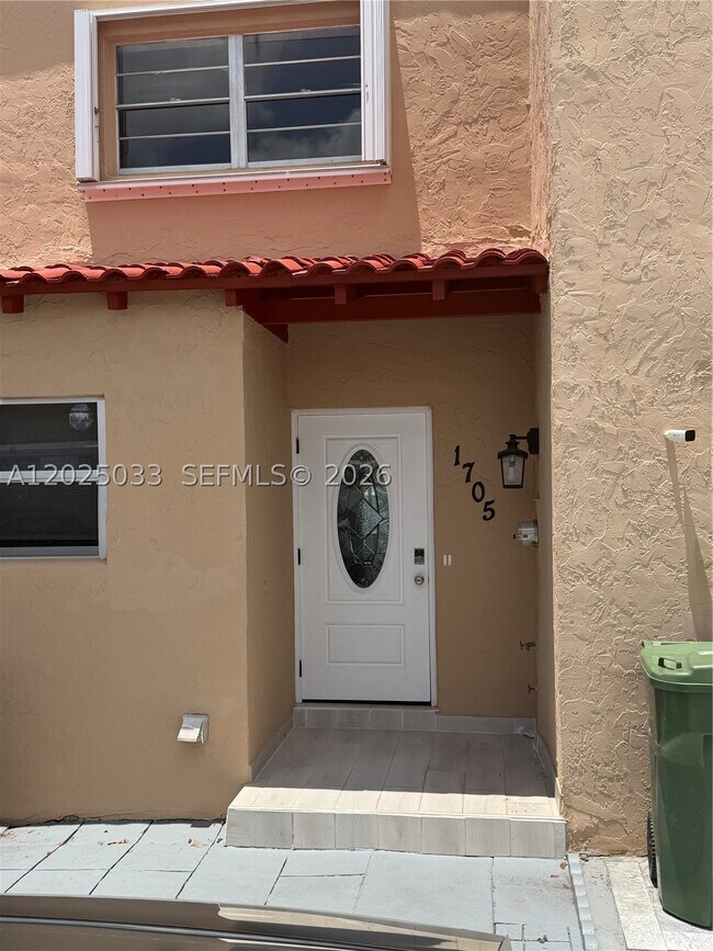 Building Photo - 1705 W 57th St