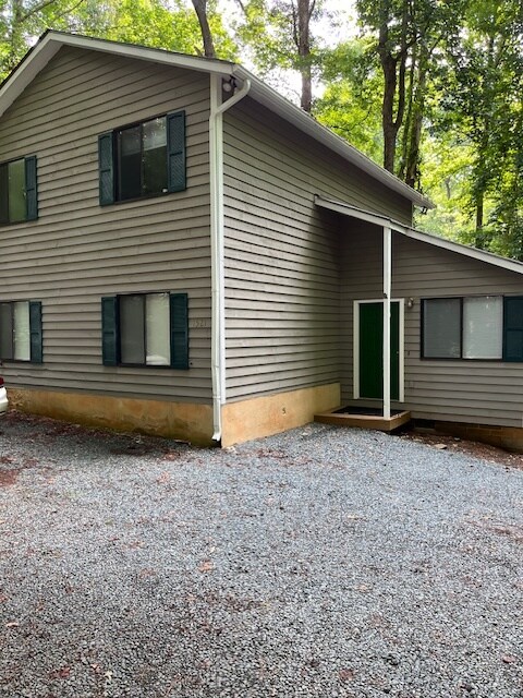 Foto del edificio - 1521 Partridgeberry Rd