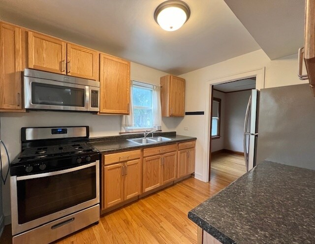Foto del edificio - 1704 E Greenleaf Ave