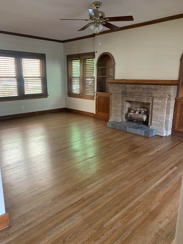 Primary Photo - 1112 N Perry Ave