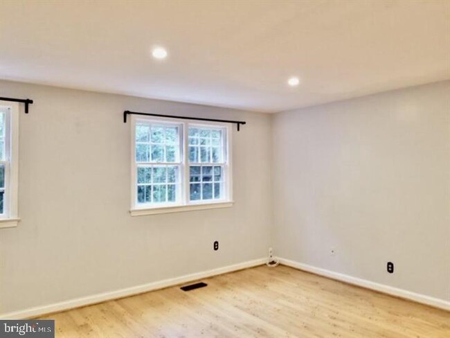 Building Photo - 6030 Hardwick Pl