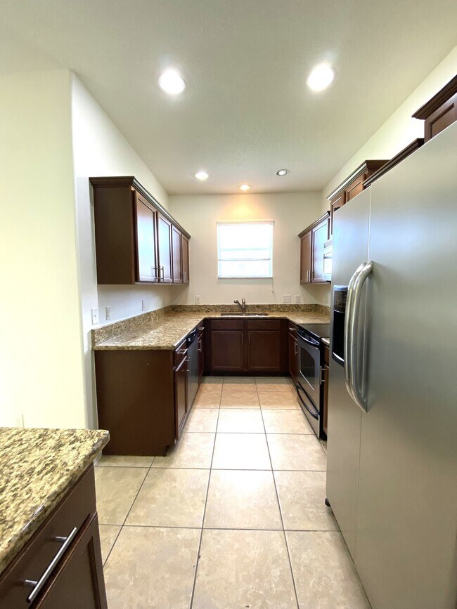 Foto del edificio - 3050 Rodrick Cir