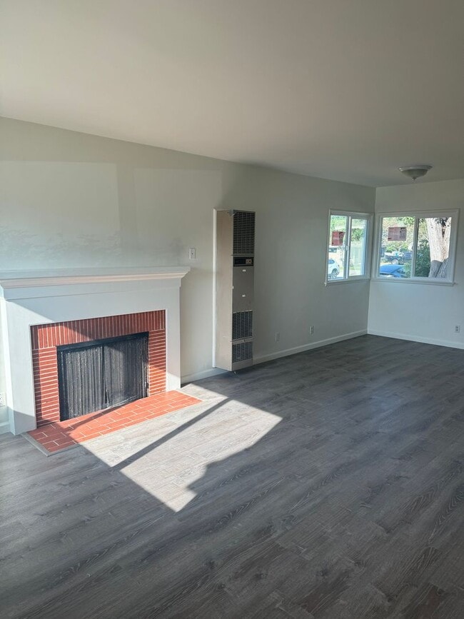Building Photo - Charming 3-Bedroom Home in Downtown La Verne