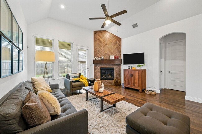 Building Photo - Colleyville ISD in Glade Parks Community!