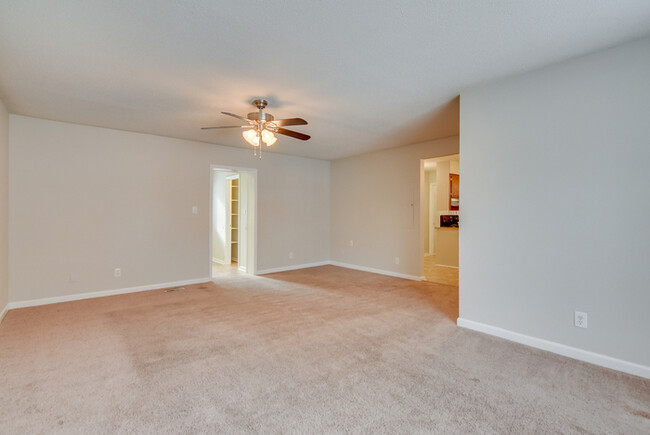 Foto del edificio - Spacious Three Bedroom Now Ready