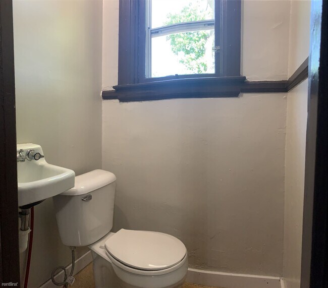 Building Photo - 5 br, 5.5 bath House - 643 Thomas St SE