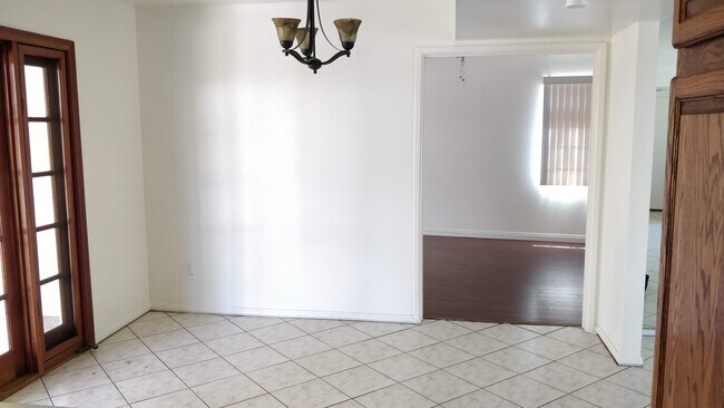 Building Photo - 355 Highlander Dr