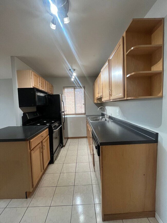 Foto del edificio - Fantastic 1 BR/1 BA Apartment in the Whitt...