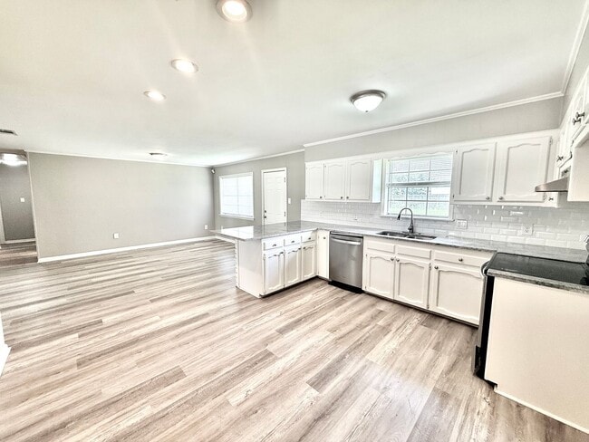 Photo - 16820 Dahlgren Ave House