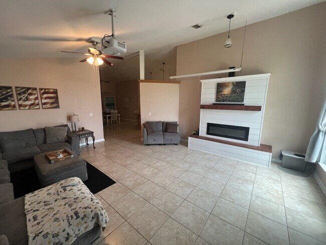 Building Photo - 102 Lukesdale Cove