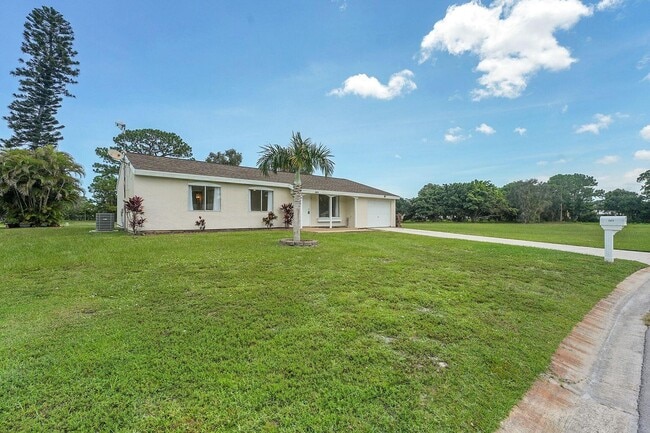 Foto del edificio - 2073 SE Talwood Ln