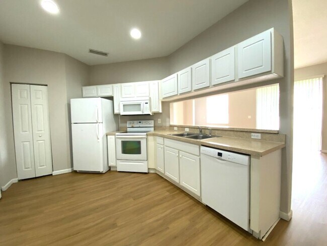 Foto del edificio - Spacious 3 Bedroom Port Orange Townhome!