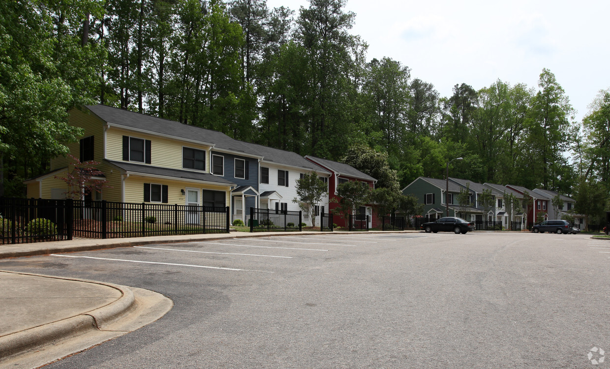 Primary Photo - Valleybrook Apartments