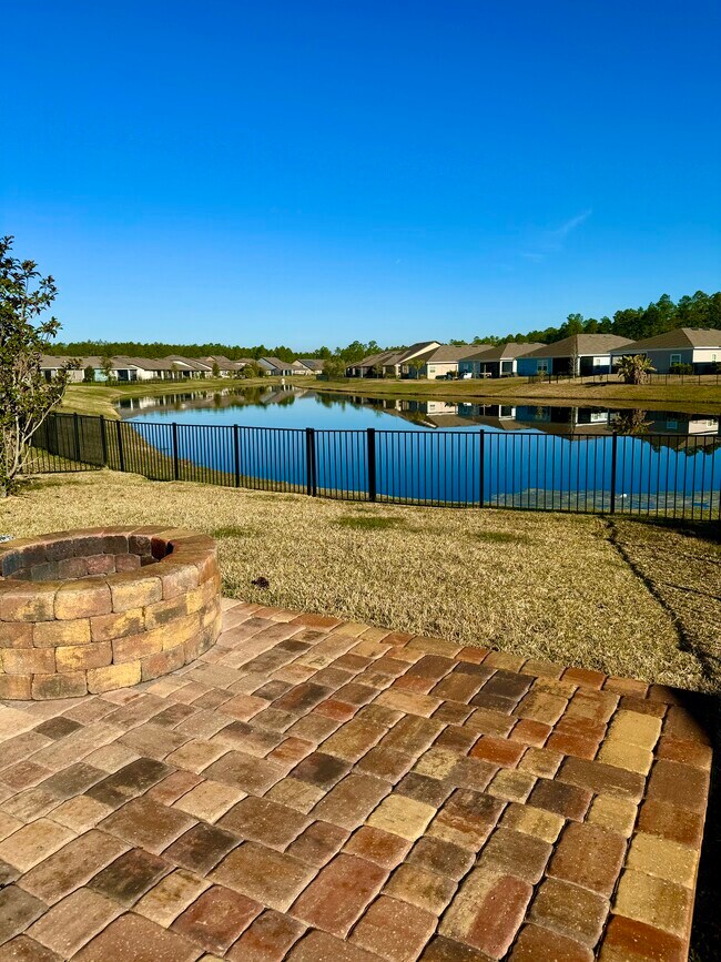 Foto del edificio - 420 Broomsedge Cir