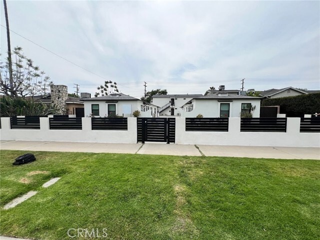 Primary Photo - 2423 N Lincoln St