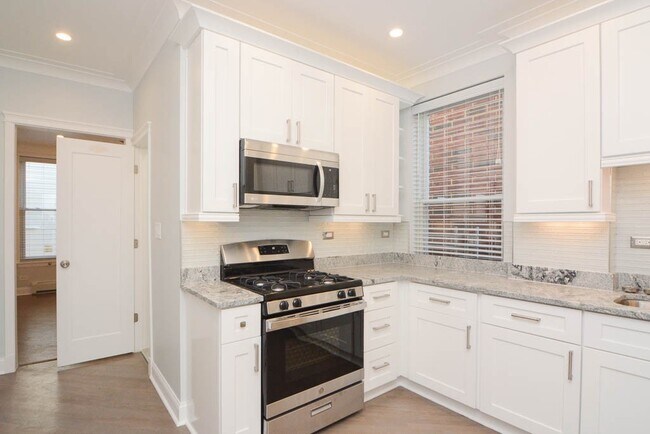 Building Photo - 3144 N Oakley Ave