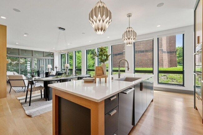 Foto del edificio - 1726 Kenwood Pkwy
