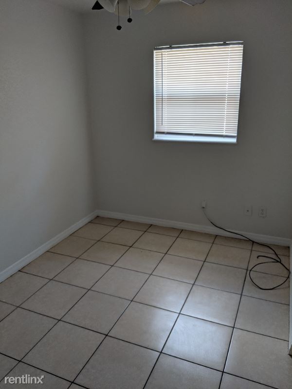 Building Photo - 3 br, 1 bath House - 1075 Lincoln Ter