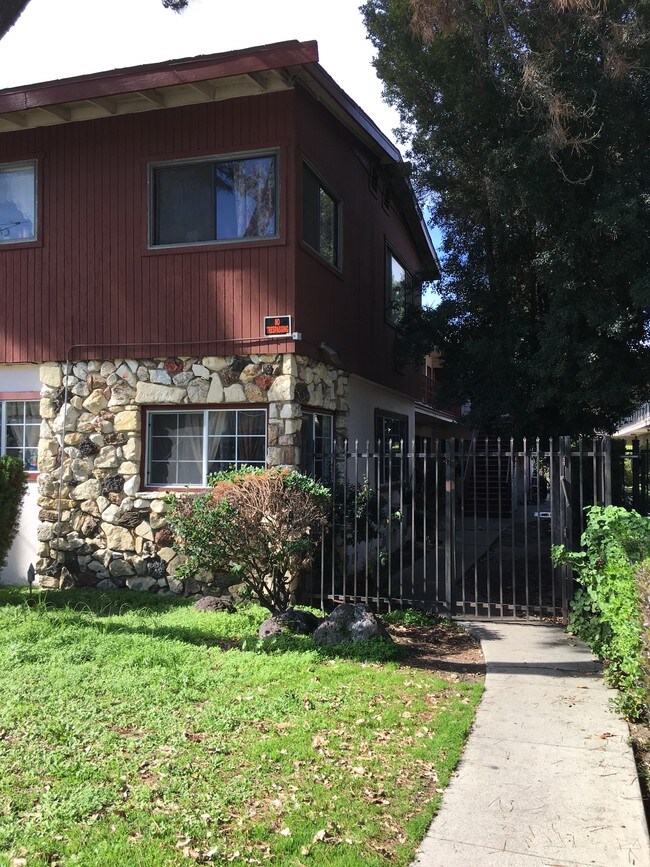 Foto del edificio - 6735 Whitsett Ave
