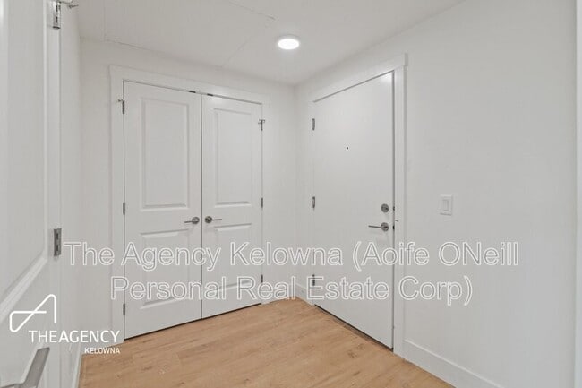 Building Photo - 1036 Coronation Ave