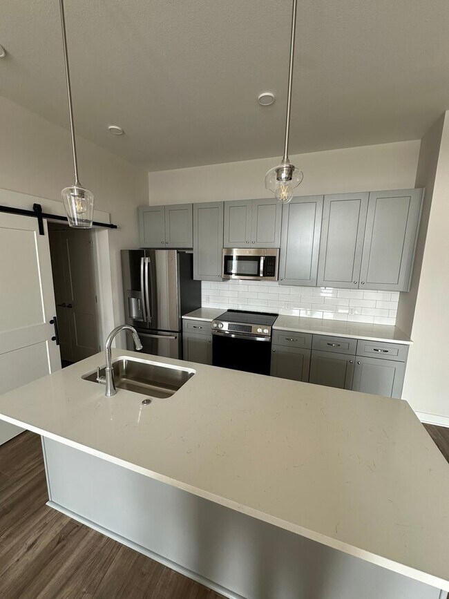 Foto del edificio - Brand New Large 2 Bdrm Apartment Home