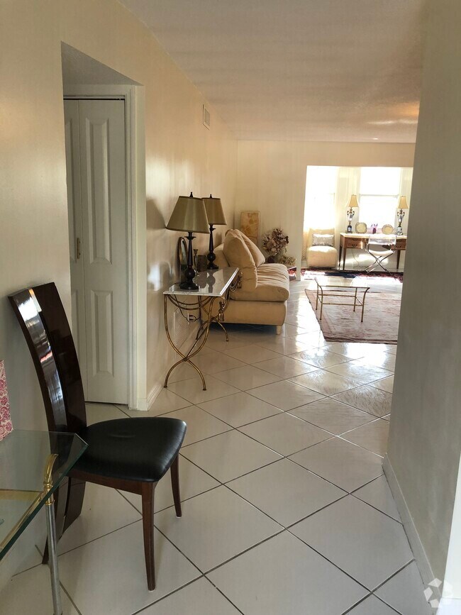 Village Royale Greendale Condominiums Apartments for Rent with