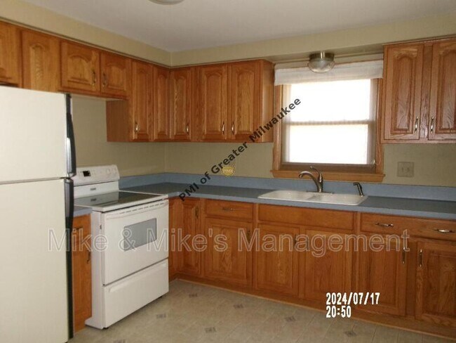 Foto del edificio - 2551 S 68th St