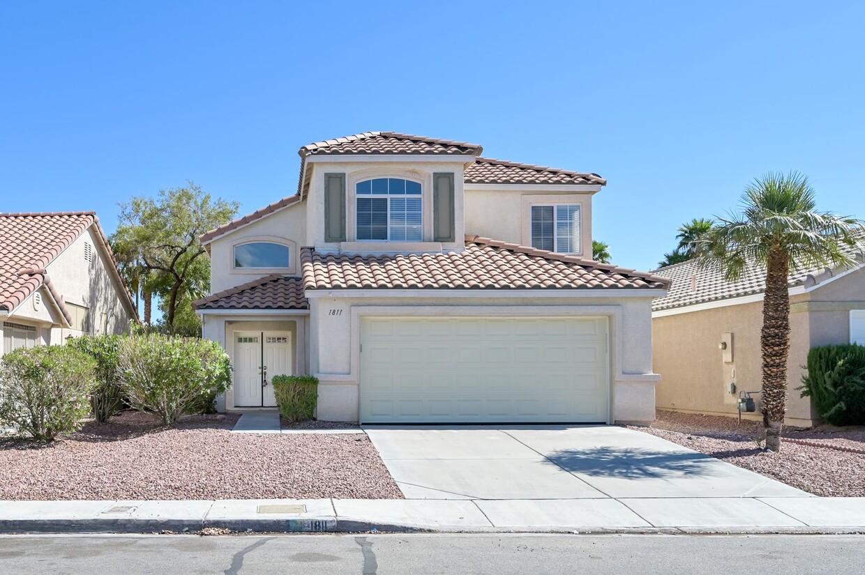 NW!!! 4 Bedrooms!! Two Tone Paint Freshen... - NW!!! 4 Bedrooms!!  Two Tone Paint Freshen...