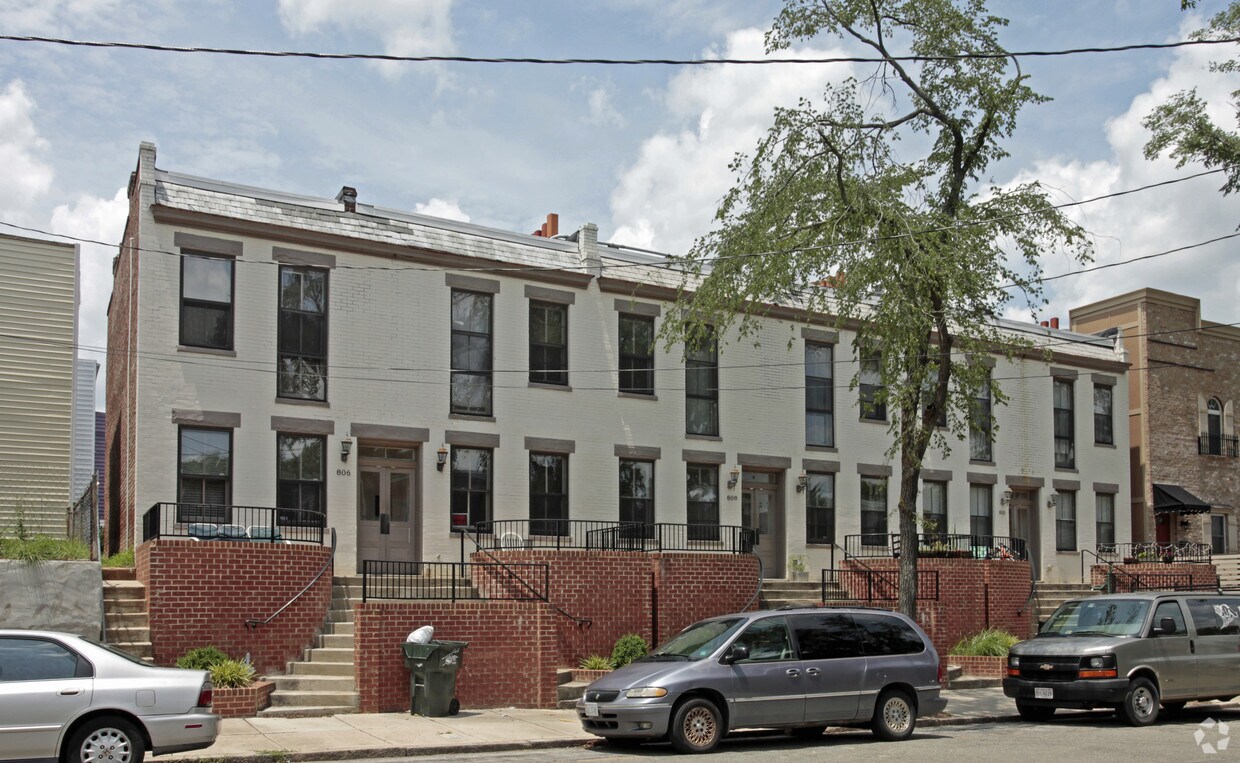 Primary Photo - 806-810 Norton St