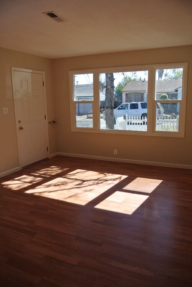 Foto del edificio - **COMING SOON** Adorable 2 Bedroom, 1 Bath...