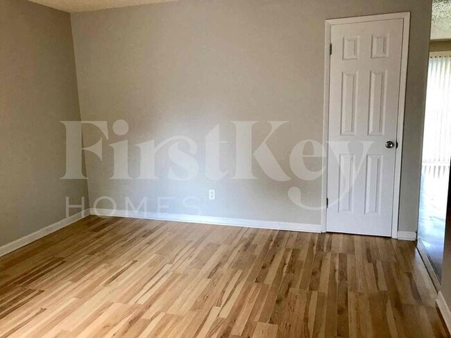 Building Photo - 6863 Foxbend Ct
