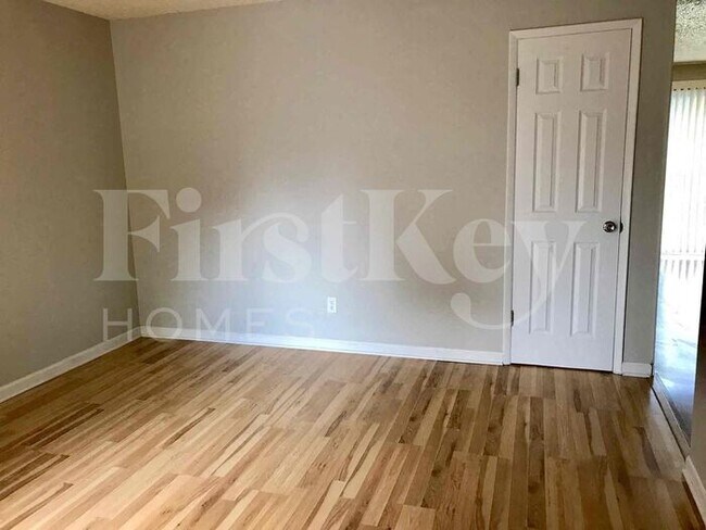 Foto del edificio - 6863 Foxbend Ct