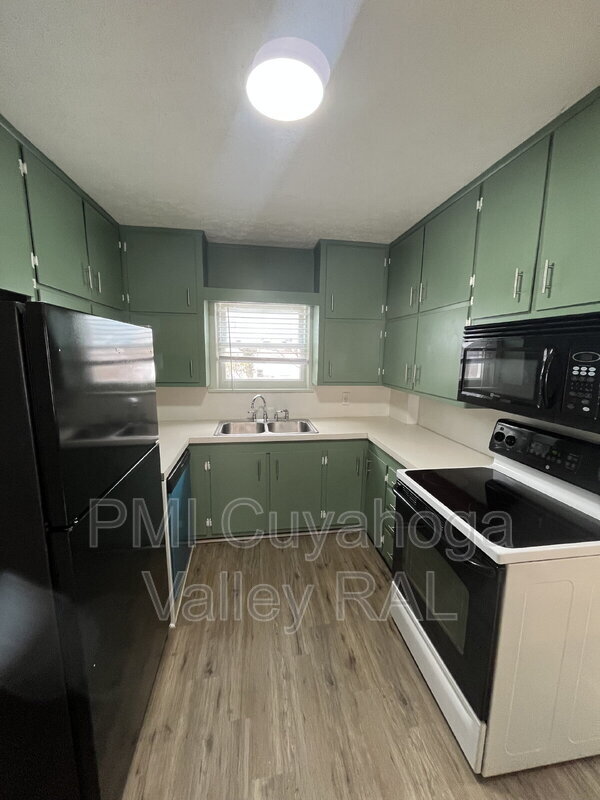 Foto del edificio - 165 Colony Crescent