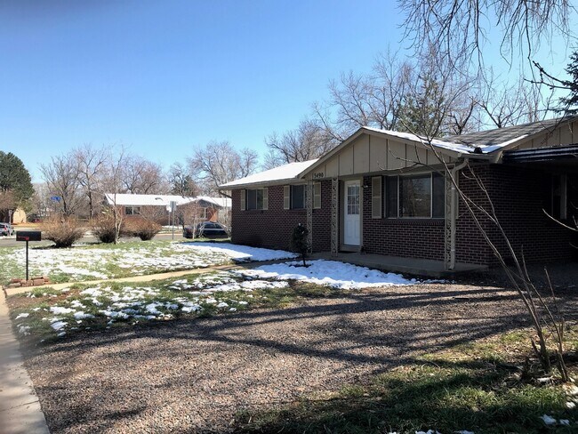 Building Photo - Beautiful Three Bedroom Home 9 months lease.