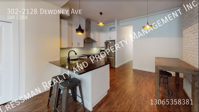 Photo du bâtiment - 1 Bedroom + den/office in Warehouse District