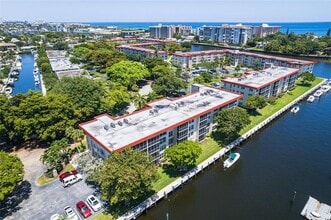 Building Photo - 3000 NE 48th Ct