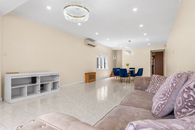 Foto del edificio - 2066 Batchelder St