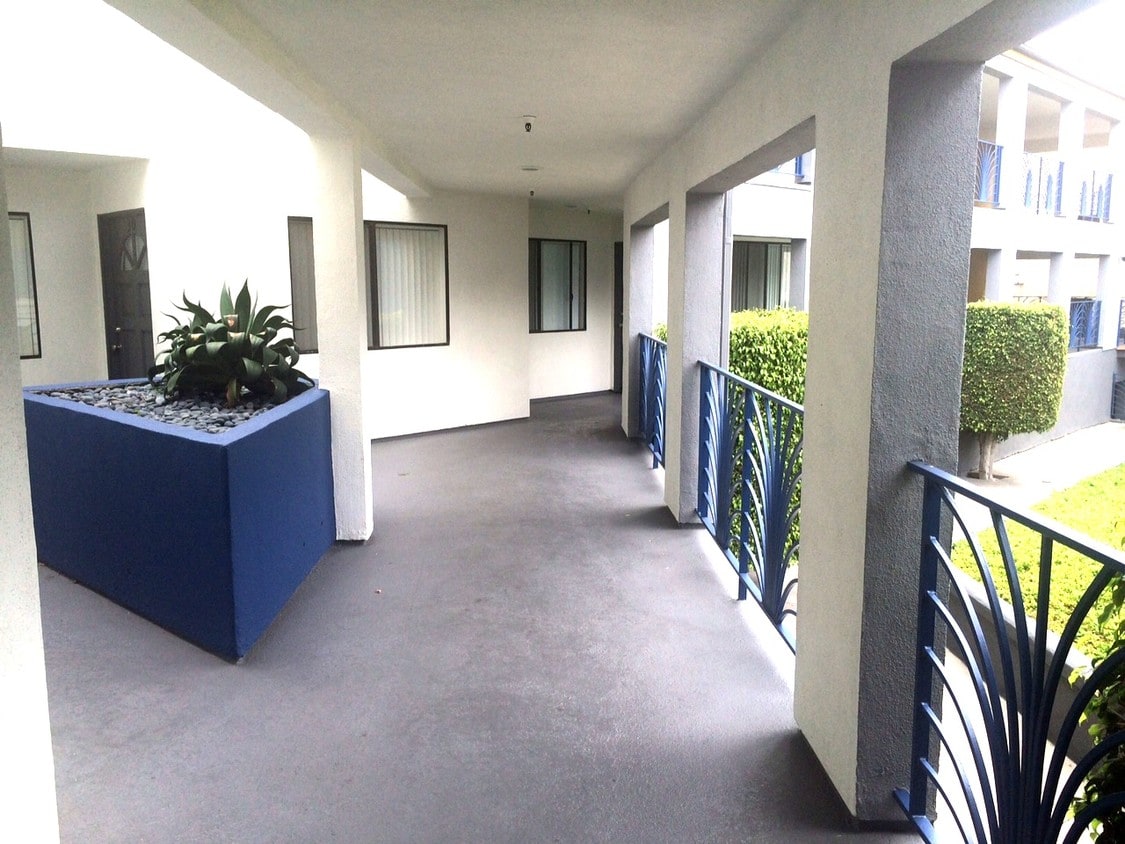 Chadron Apts Apartments in Hawthorne, CA Westside Rentals