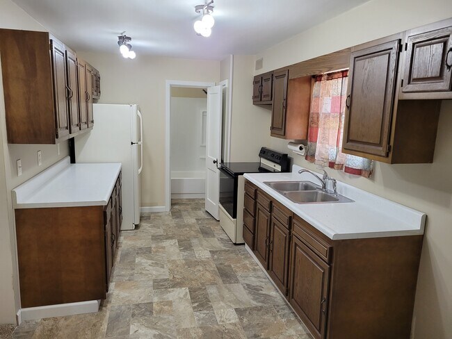 Lots of cabinets! - 5691 Mineral Ave
