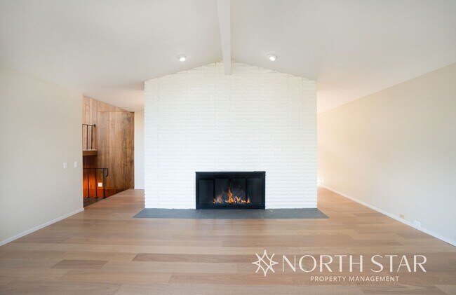 Foto del edificio - Amazing Updated Mid-Century in the Prime P...