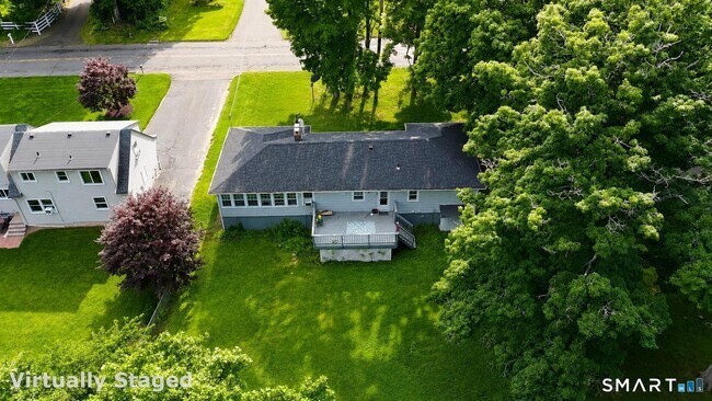 Foto del edificio - 104 Higby Rd