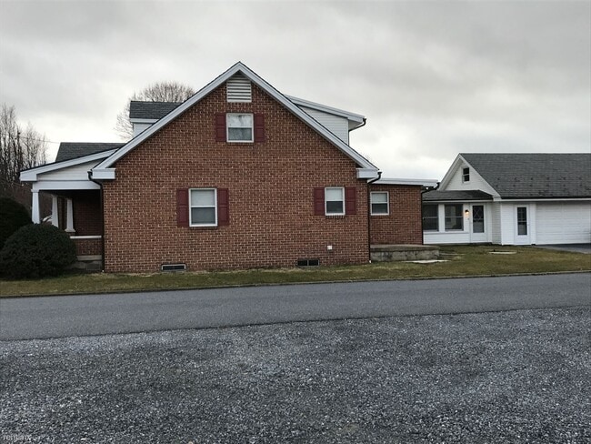 Building Photo - 3 br, 2.5 bath House - 1930 Harrisburg Ave