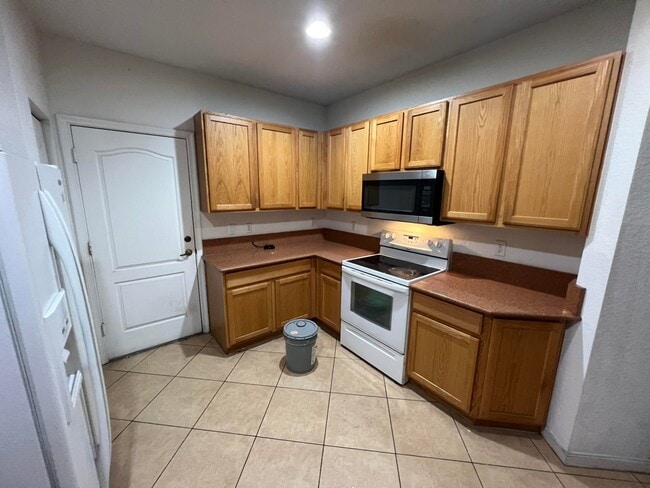 Building Photo - 4206 Cohune Palm Ct
