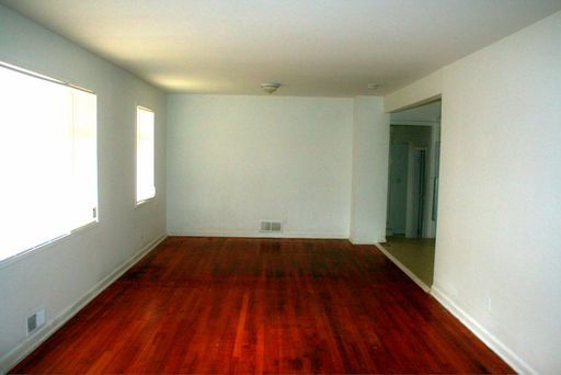 Foto del edificio - 3270 Bobolink Dr