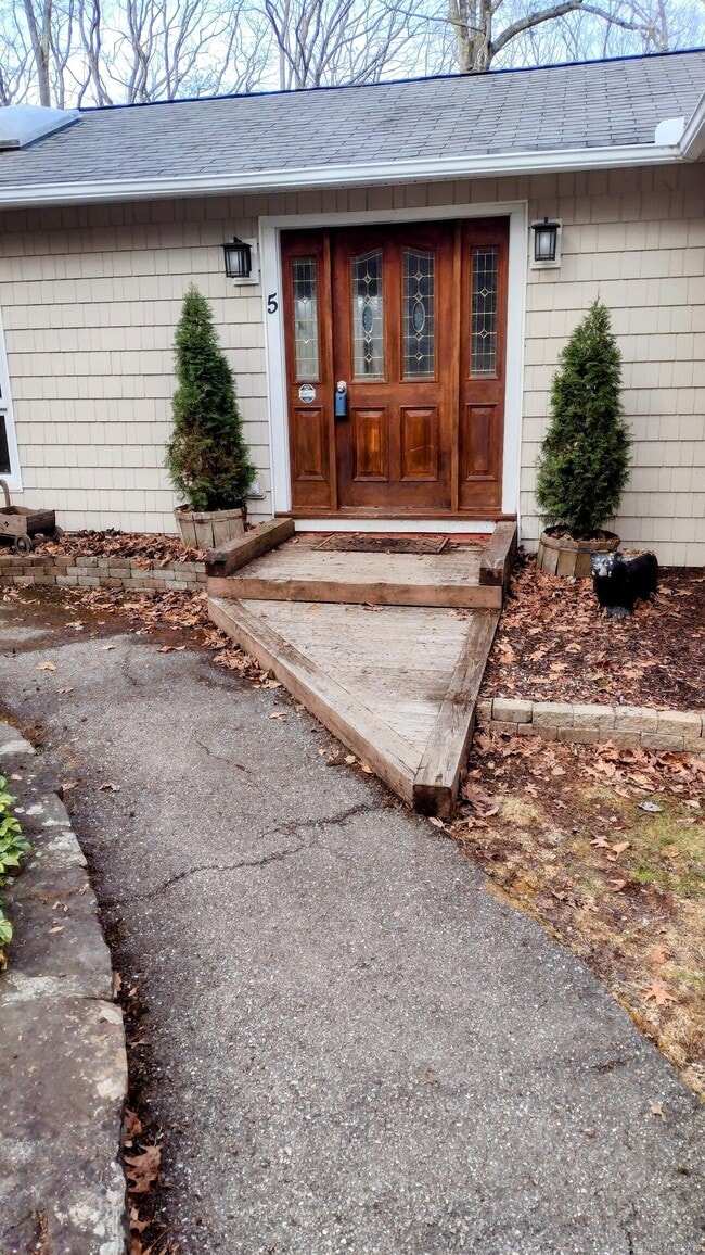 Building Photo - 5 Candlewood Lake Dr