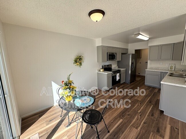 Foto del edificio - 2713 Hearthwood Ln