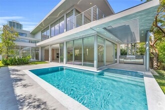 Building Photo - 2110 S Miami Ave
