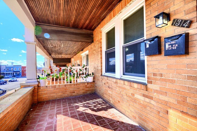 Foto del edificio - 1314 N Kenwood Ave